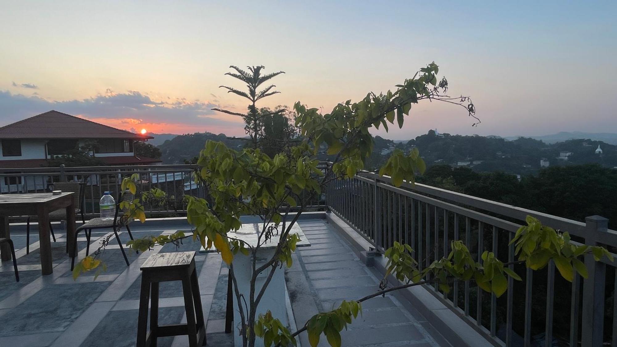 Sun Dove Suite Kandy Ngoại thất bức ảnh
