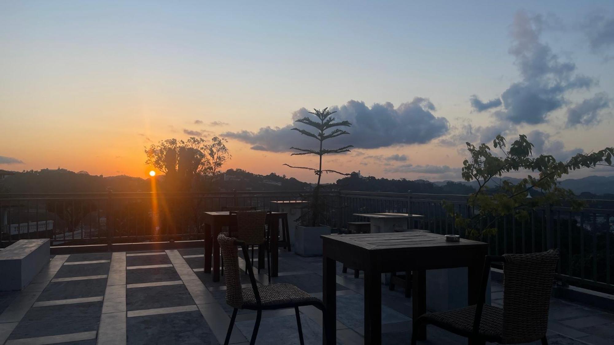 Sun Dove Suite Kandy Ngoại thất bức ảnh